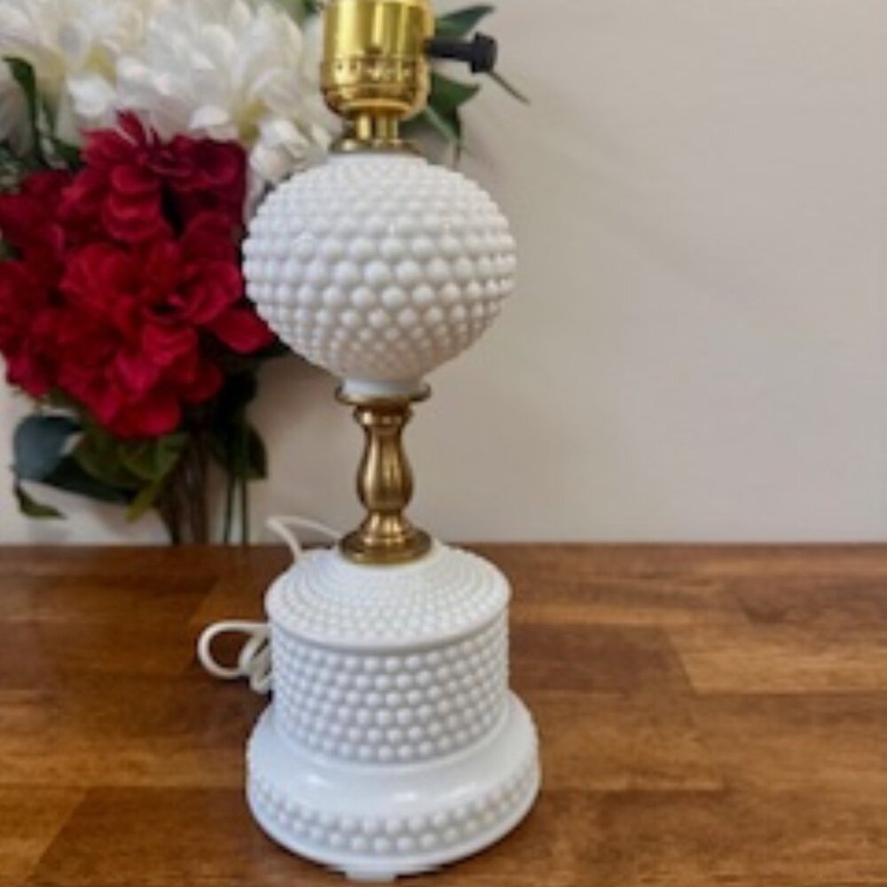 Vintage Hobnail Milk Glass Table Lamp White‎ and Brass Accent Tested and Working